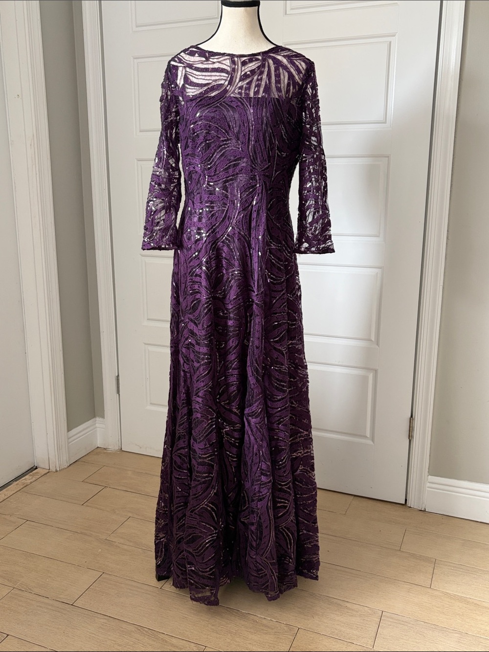 Tahari Purple Lace Evening Gown Long Sleeve Formal Dress mother groom bride 10